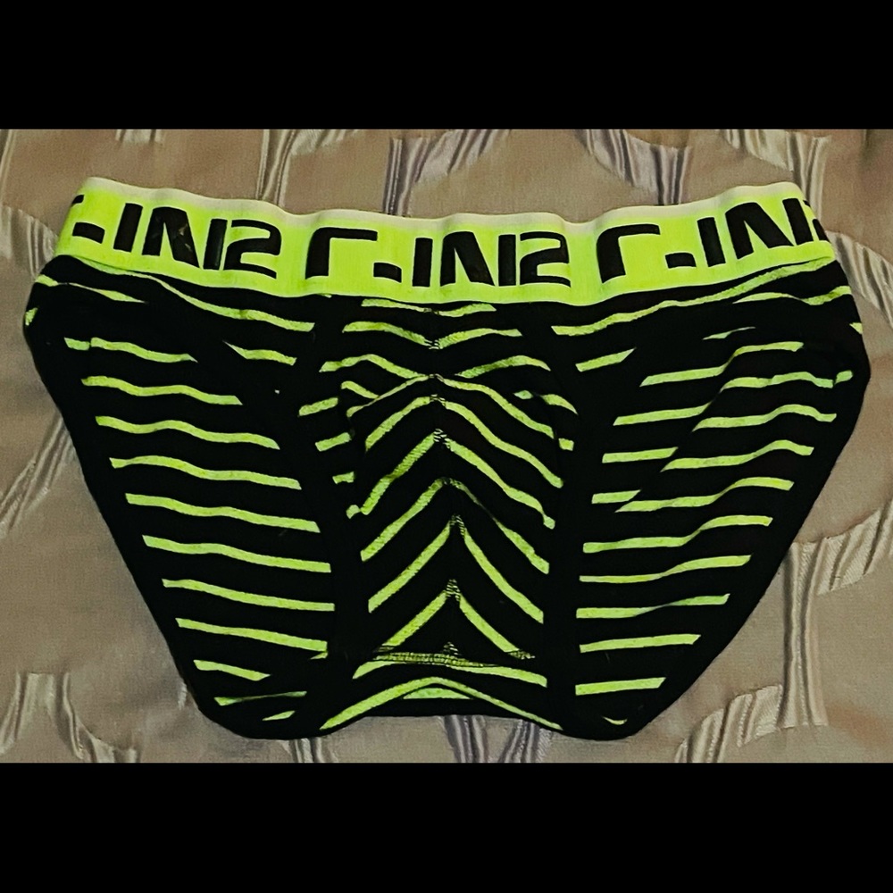Low rise brief. “Super bright” green/black size M